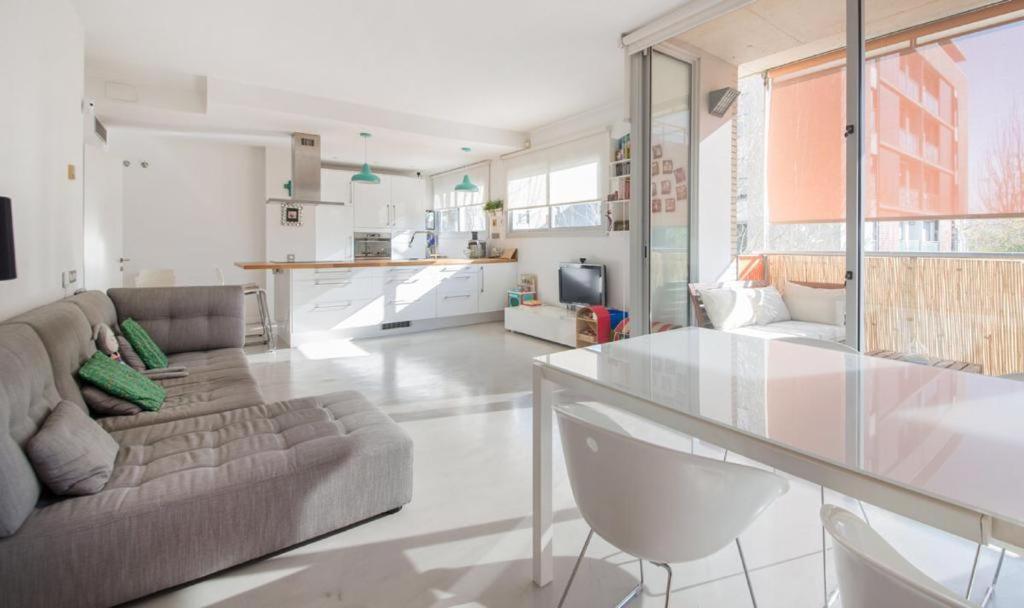 Magnificent Apartment Close To The Beach Sant Adria de Besos Εξωτερικό φωτογραφία